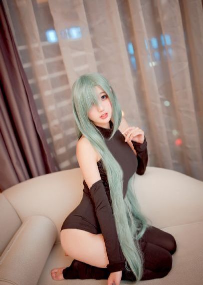 善良的邻居的妻子
